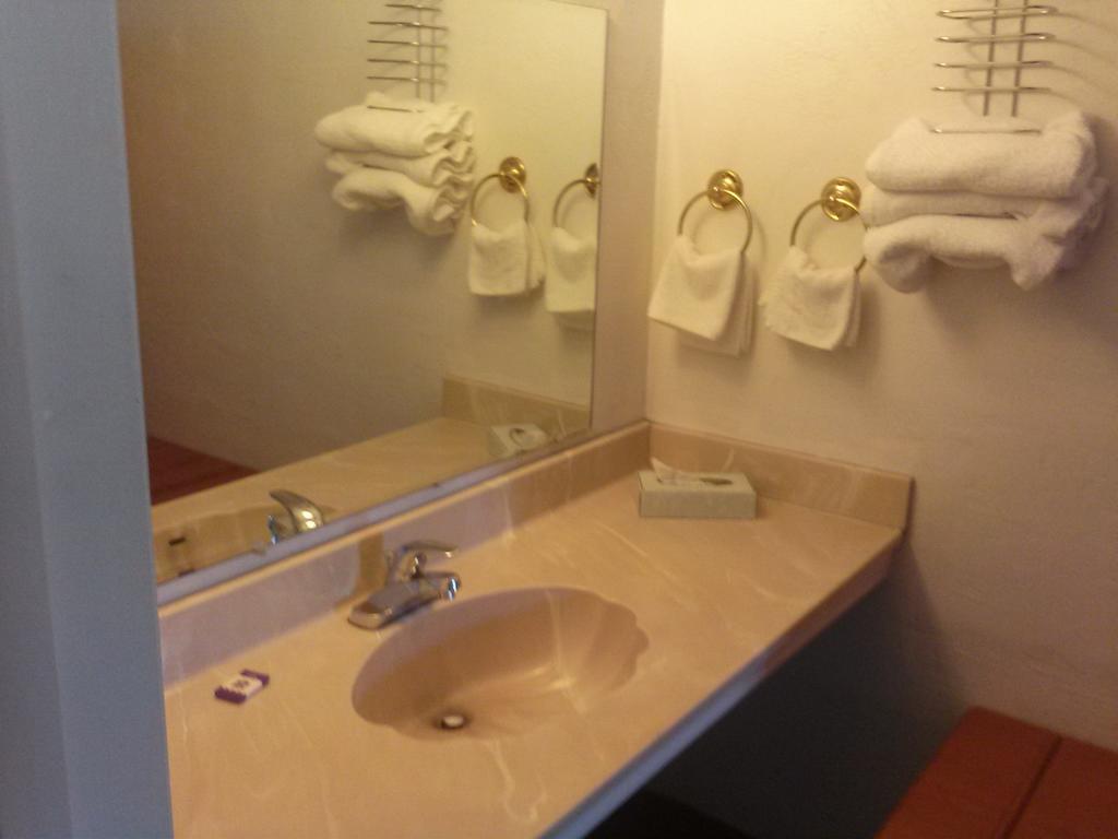 Americas Best Value Inn Wendover Phòng bức ảnh